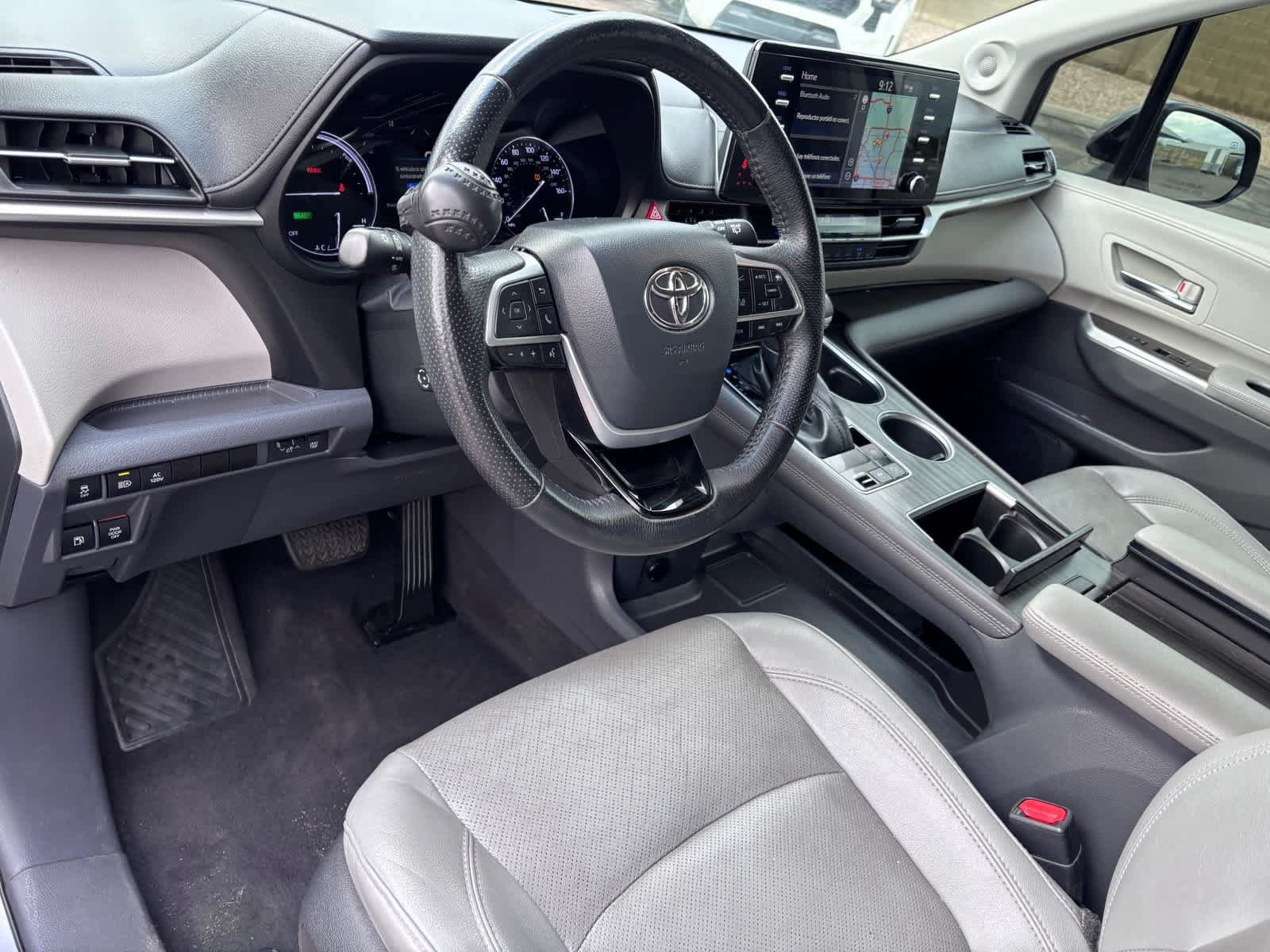 Used 2022 Toyota Sienna Limited FWD image 11