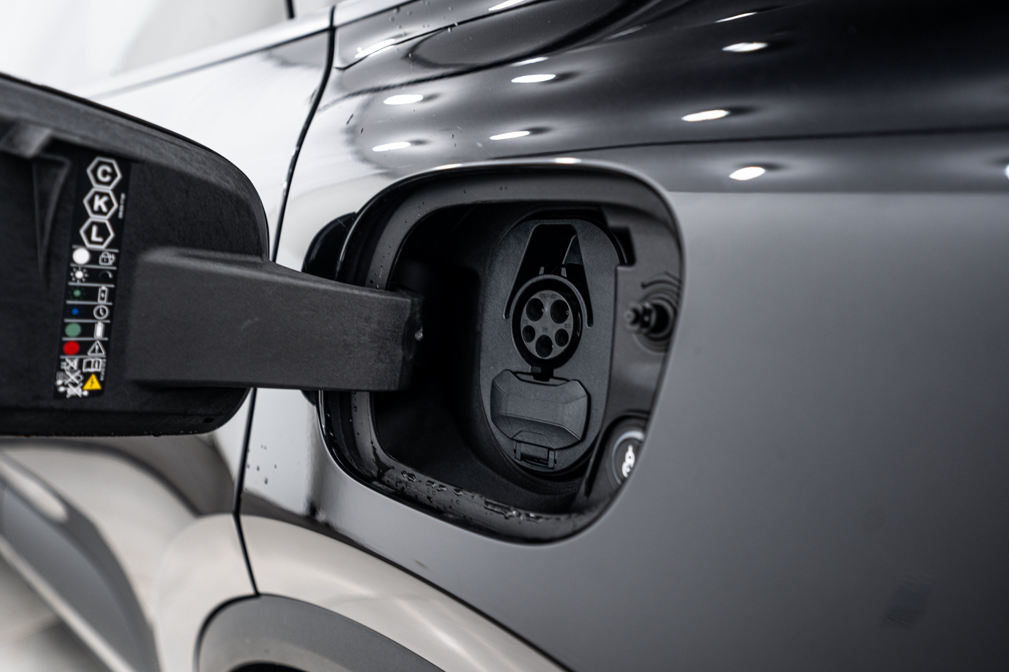 Certified 2026 Porsche Macan 4 Electric AWD/4WD image 24