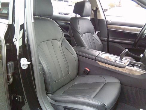 Used 2020 BMW 740i RWD image 20