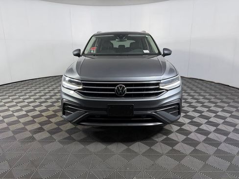 Used 2024 Volkswagen Tiguan SE FWD image 3