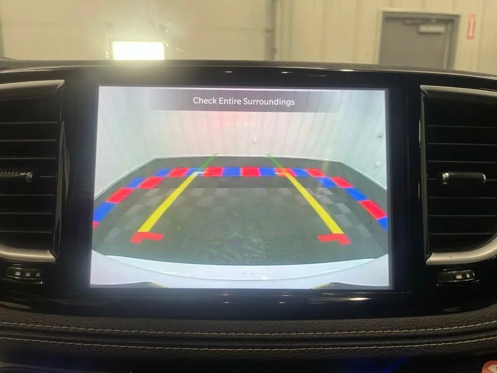 Used 2025 Chrysler Pacifica Limited FWD image 20