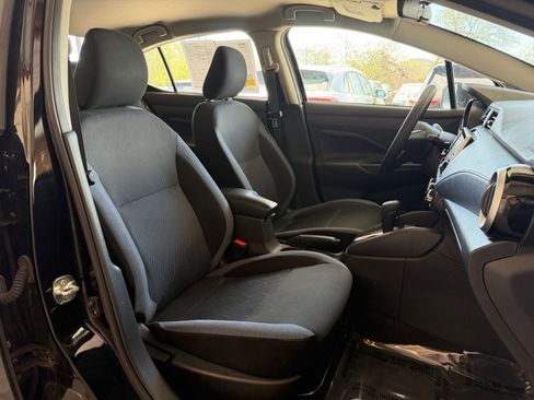 Used 2025 Nissan Versa SV FWD image 34