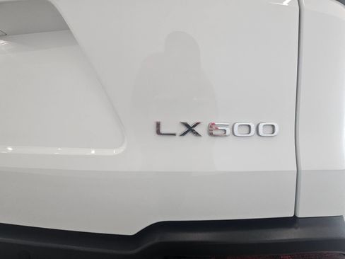 Used 2025 Lexus LX 600 F Sport w/ Accessory Package (2T) AWD/4WD image 12