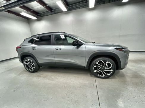 New 2026 Chevrolet Trax RS w/ Sunroof Package FWD image 9