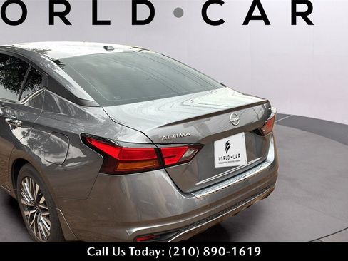 Used 2023 Nissan Altima 2.5 SV w/ SV Premium Package image 11