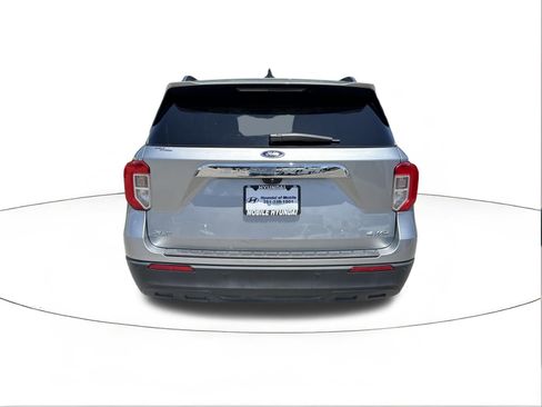 Used 2023 Ford Explorer XLT AWD/4WD image 4