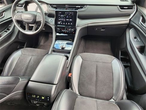 Used 2024 Jeep Grand Cherokee L Laredo image 22