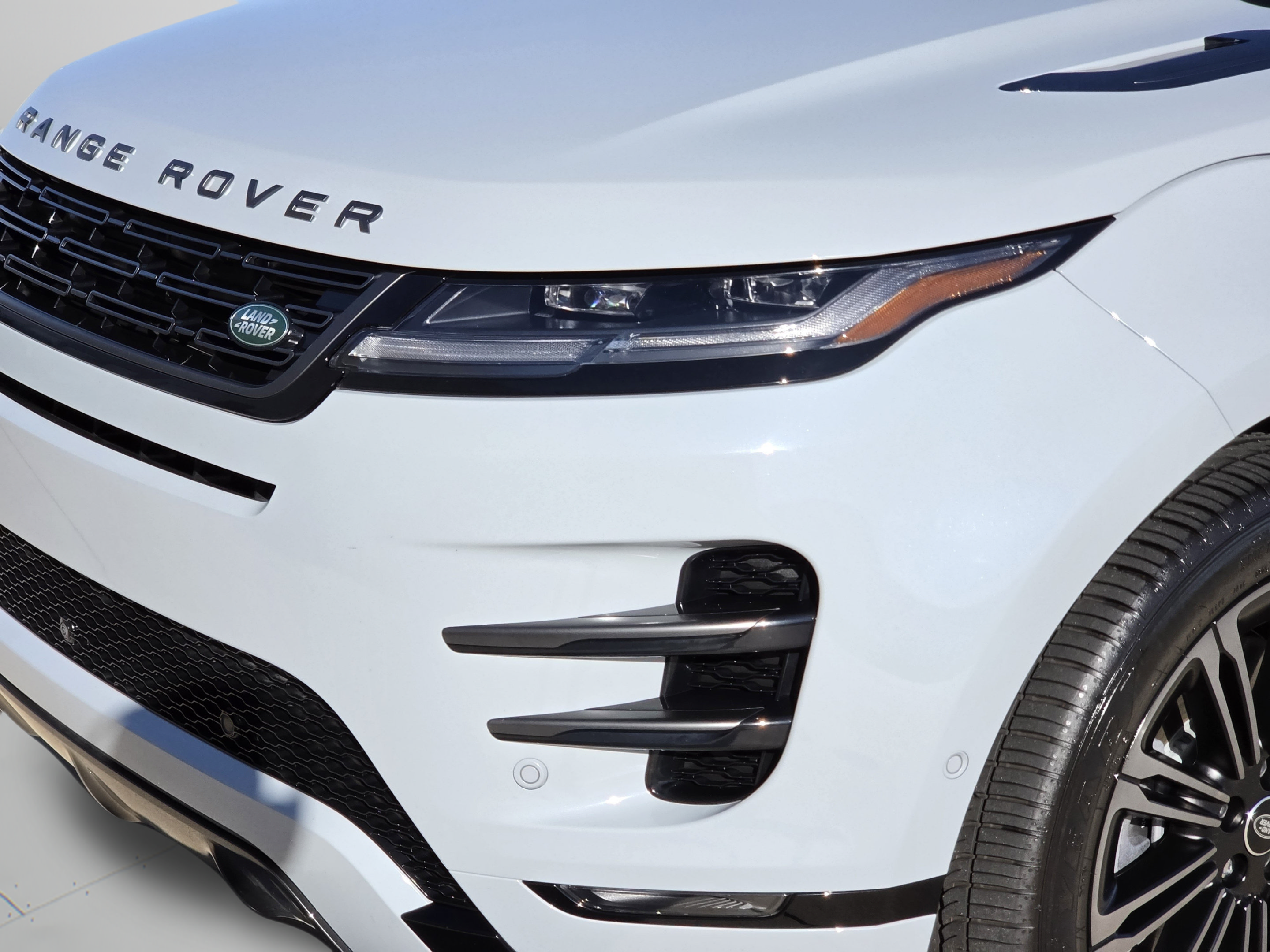 Certified 2026 Land Rover Range Rover Evoque Dynamic SE AWD/4WD image 31