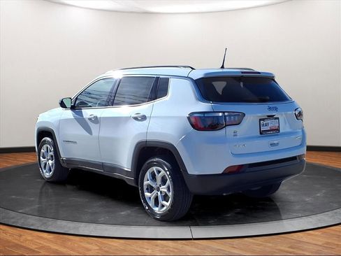 New 2026 Jeep Compass Latitude image 13