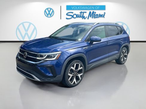 Certified 2022 Volkswagen Taos SEL w/ Panoramic Sunroof Package AWD/4WD image 3