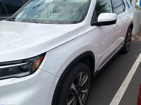 Used 2024 Honda Pilot Elite image 2