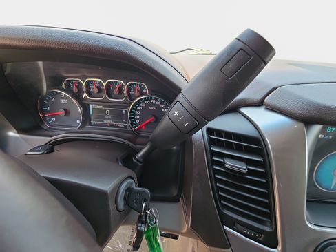 Used 2017 Chevrolet Suburban LS RWD image 26
