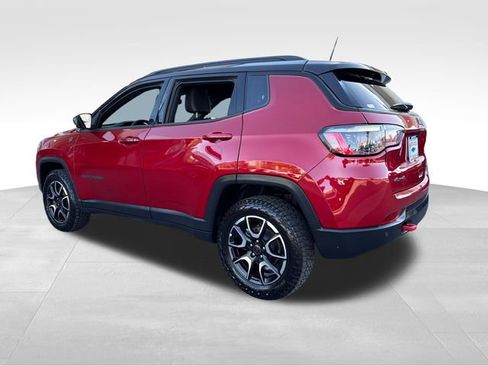 Used 2025 Jeep Compass Trailhawk AWD/4WD image 3