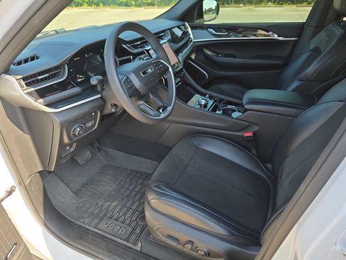 Used 2022 Jeep Grand Cherokee Trailhawk w/ Luxury Tech Group III AWD/4WD image 10
