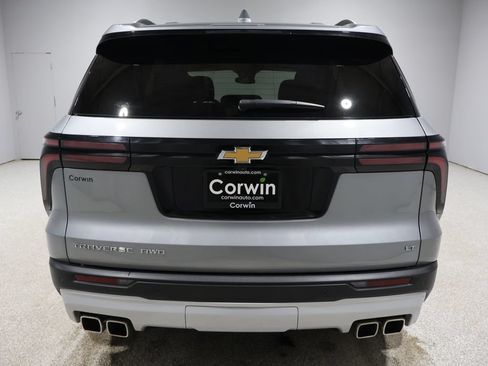 Used 2024 Chevrolet Traverse LT AWD/4WD image 3