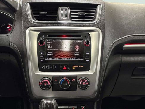 Used 2016 GMC Acadia SLE image 26