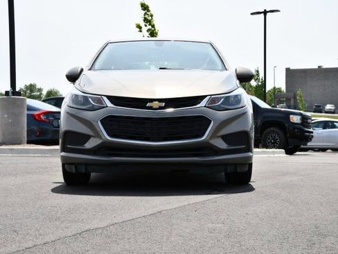 Used 2017 Chevrolet Cruze LT w/ Convenience Package FWD image 2