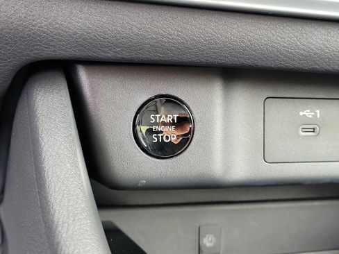 Used 2024 Nissan Rogue SL AWD/4WD image 28