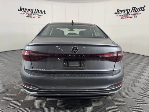 Used 2025 Volkswagen Jetta SEL FWD image 8