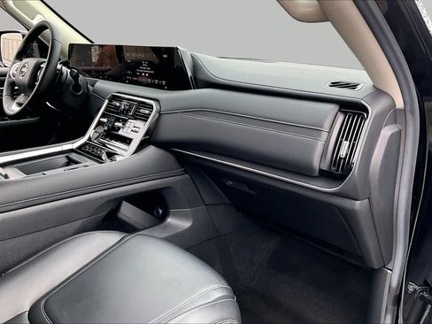 Certified 2025 Nissan Armada SV RWD image 18