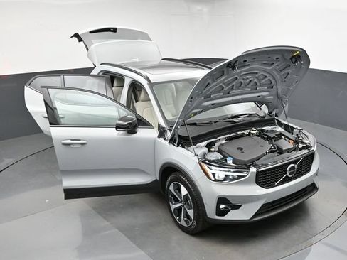 New 2026 Volvo XC40 B5 Plus w/ Protection Package Premier AWD/4WD image 48