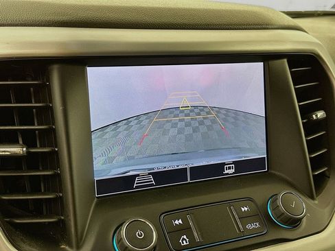 Used 2023 GMC Acadia SLE w/ Driver Convenience Package image 18