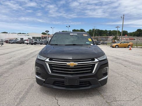 Used 2022 Chevrolet Traverse LT w/ LT Premium Package AWD/4WD image 3