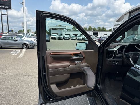 Certified 2023 GMC Sierra 1500 Denali w/ Denali Reserve Package AWD/4WD image 11