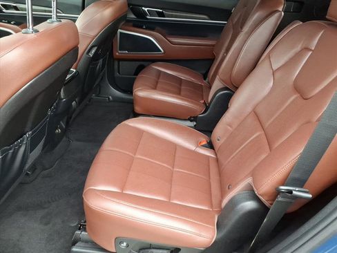 Used 2023 Kia Telluride EX w/ EX Captain's Chair Package image 12