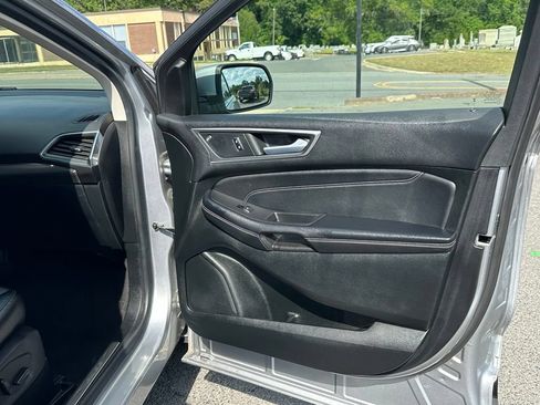 Used 2022 Ford Edge Titanium AWD/4WD image 18