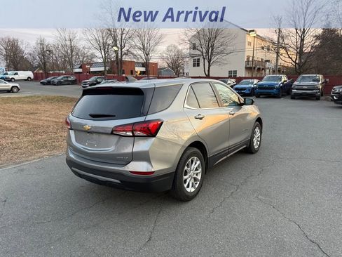 Used 2023 Chevrolet Equinox LT image 3