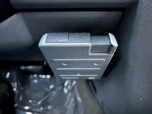 Used 2006 Jeep Grand Cherokee Overland w/ Skid Plate Group image 21