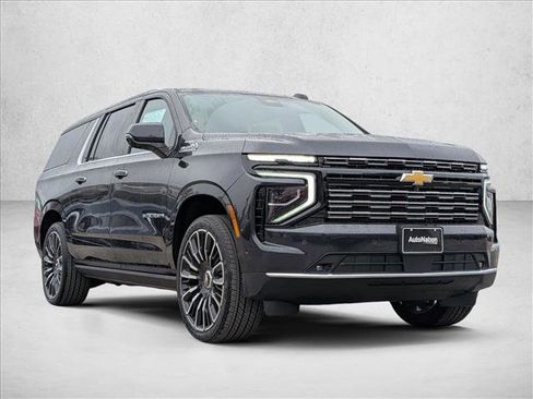 New 2026 Chevrolet Suburban High Country image 3