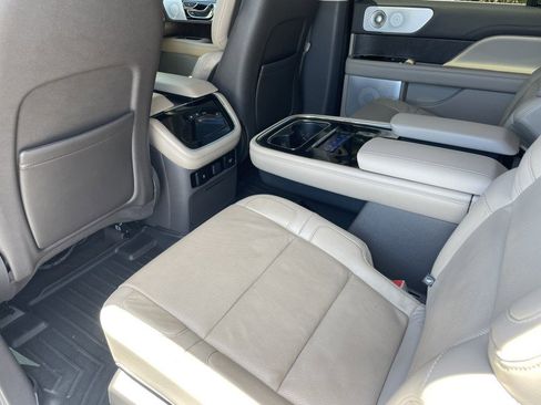 Used 2022 Lincoln Navigator L Reserve RWD image 12