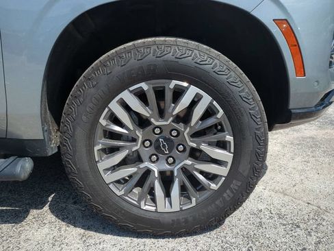 Used 2025 Chevrolet Tahoe Z71 AWD/4WD image 11