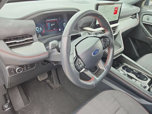 Used 2025 Ford Explorer ST-Line w/ ST-Line Street Pack AWD/4WD image 15