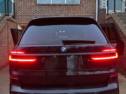 Used 2023 BMW X7 xDrive40i w/ M Sport Package AWD/4WD image 2