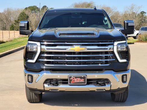 Used 2024 Chevrolet Silverado 2500 LTZ w/ LTZ Convenience Package image 2