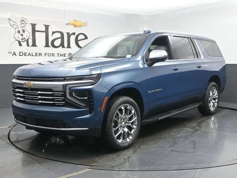 New 2026 Chevrolet Suburban Premier w/ Sun And Tow Package AWD/4WD image 13