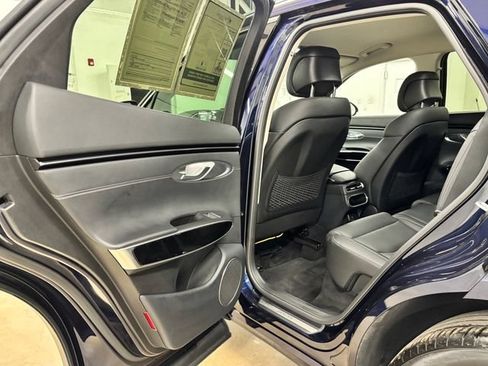 Used 2025 Genesis GV70 2.5T AWD/4WD image 19