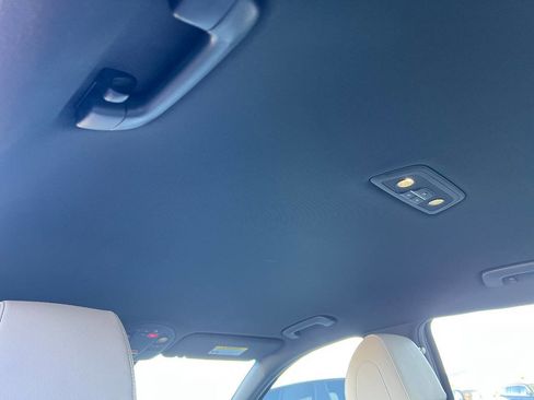 Used 2025 Genesis G70 2.5T image 24