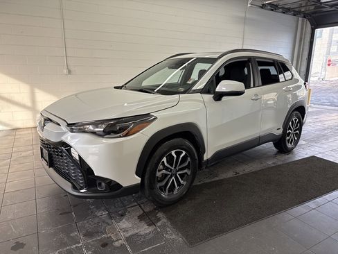 Certified 2024 Toyota Corolla Cross SE image 4