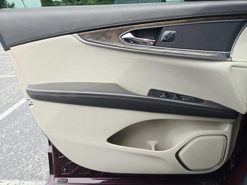 Used 2017 Lincoln MKX Select w/ Select Plus Package FWD image 34