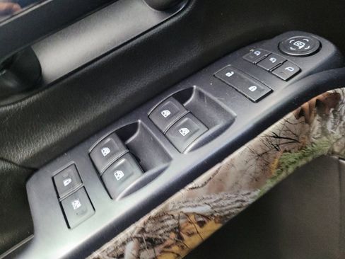 Used 2016 Chevrolet Silverado 1500 LTZ Z71 w/ Realtree Edition image 27