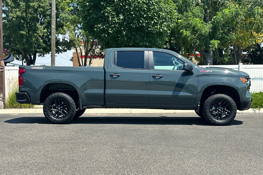 Used 2025 Chevrolet Silverado 1500 Custom Trail Boss AWD/4WD image 2
