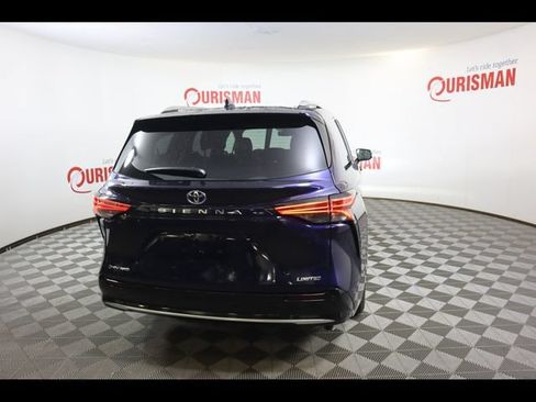 Used 2025 Toyota Sienna Limited AWD/4WD image 23
