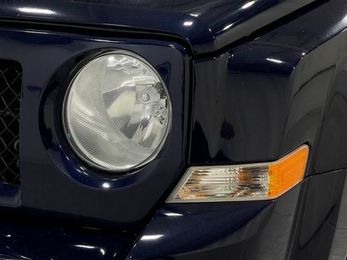 Used 2014 Jeep Patriot Latitude w/ All Weather Capability Group AWD/4WD image 29