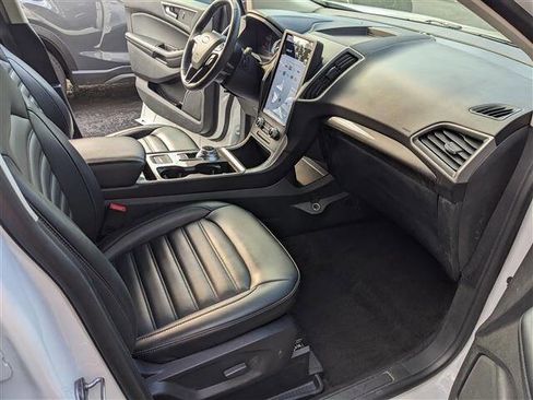 Used 2024 Ford Edge SEL image 17