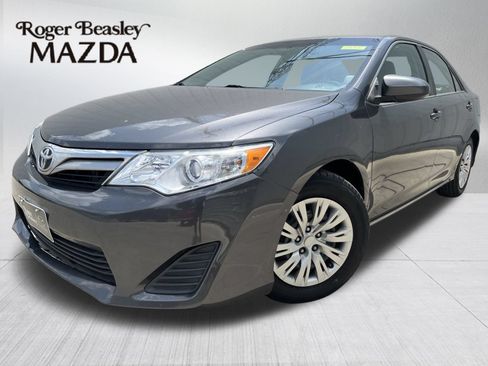 Used 2012 Toyota Camry LE FWD image 1