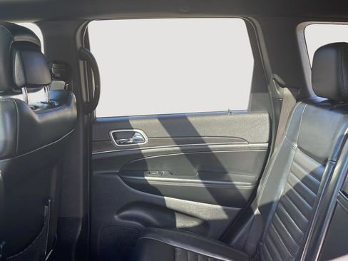 Used 2018 Jeep Grand Cherokee Limited AWD/4WD image 9